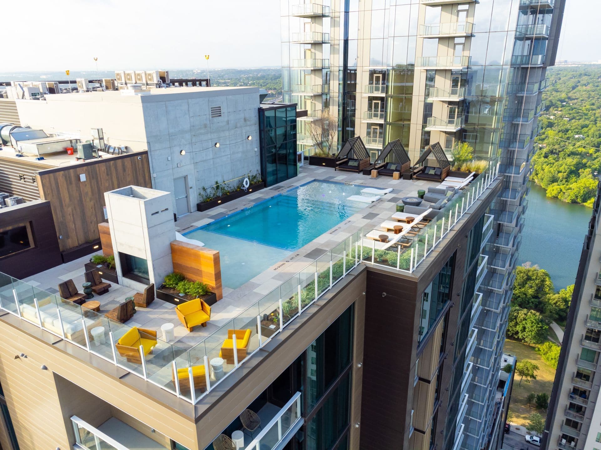 Rooftop Pool & Lounge
