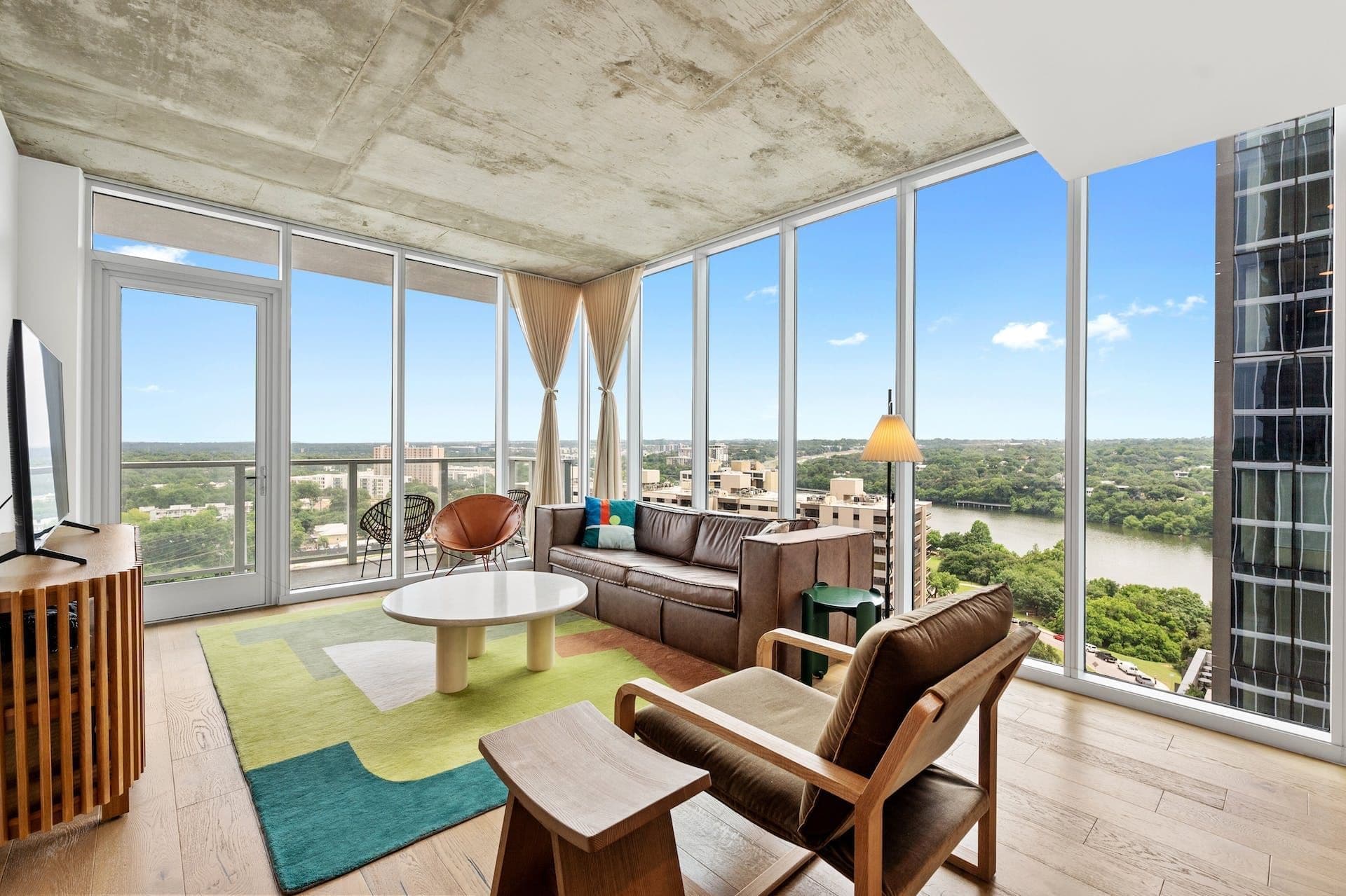Corner Downtown Suite