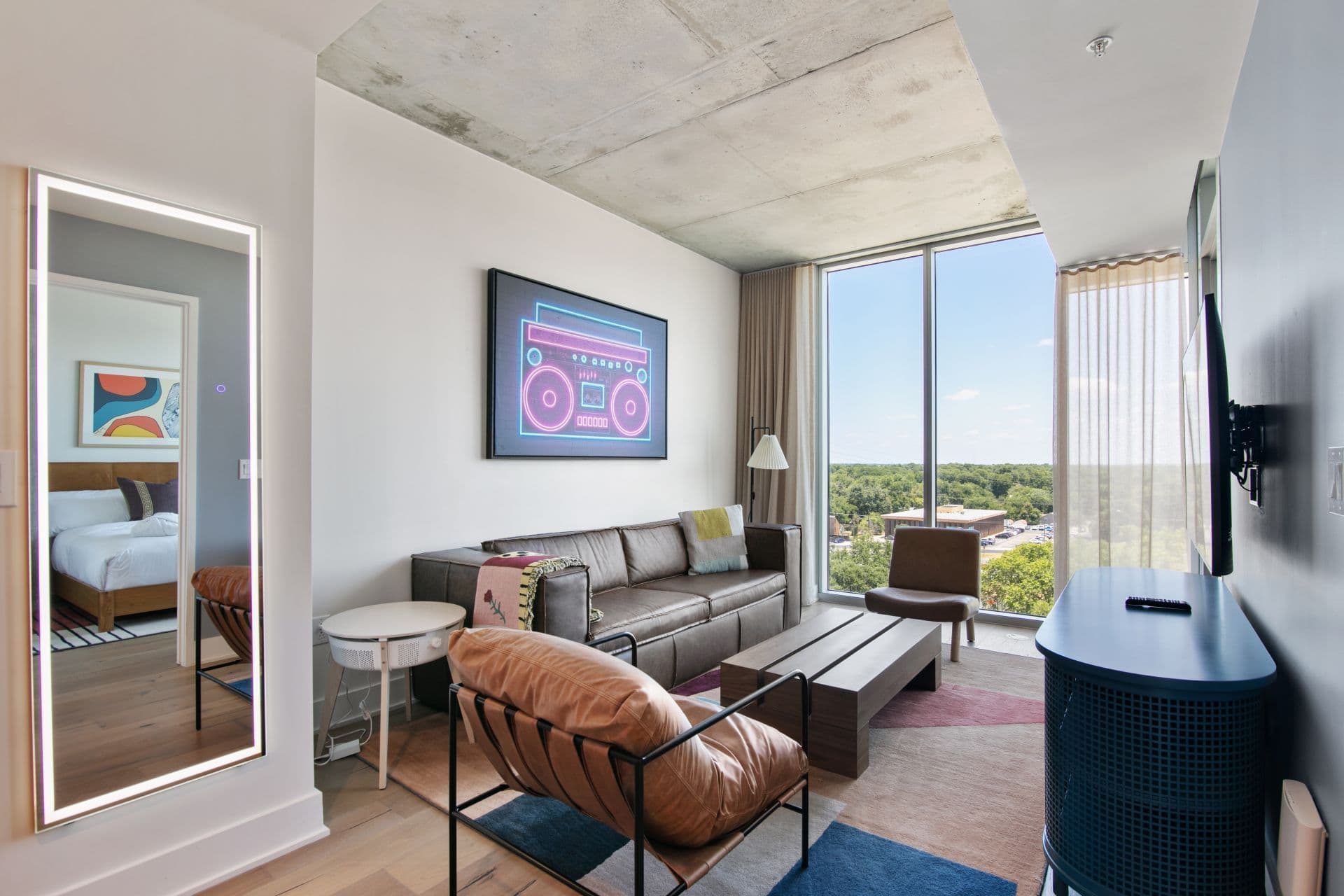 Deluxe Downtown Suite