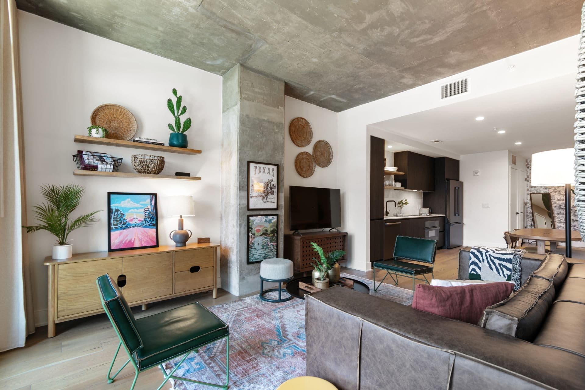 Lux Longhorn Chic Sleeps 6