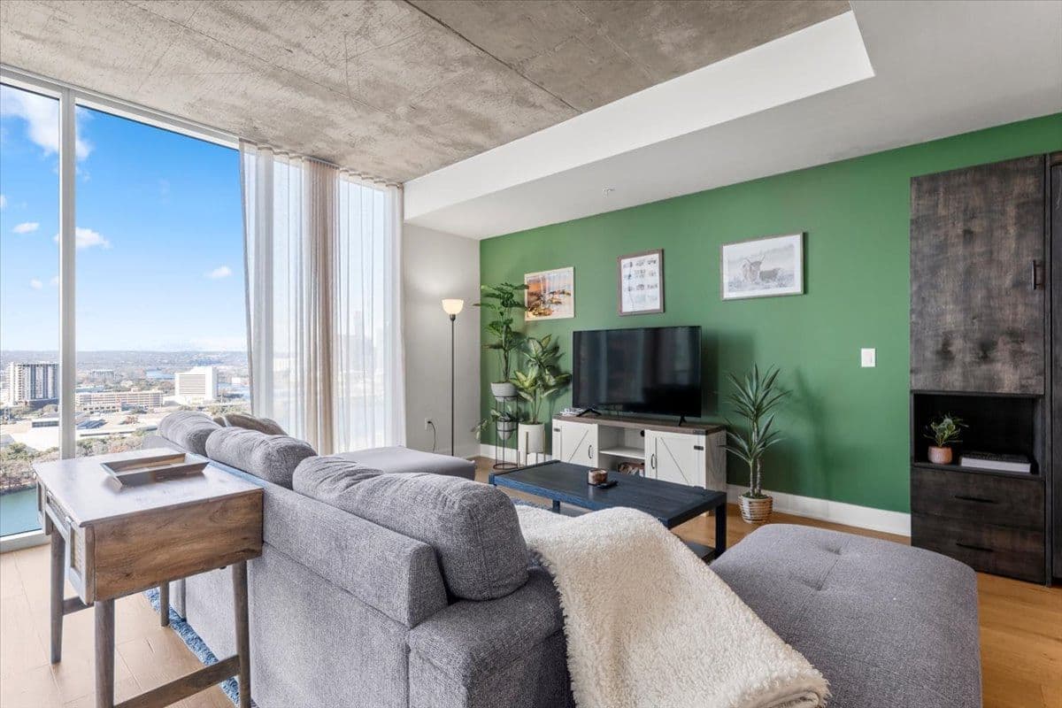 Prestige Lakeview Penthouse