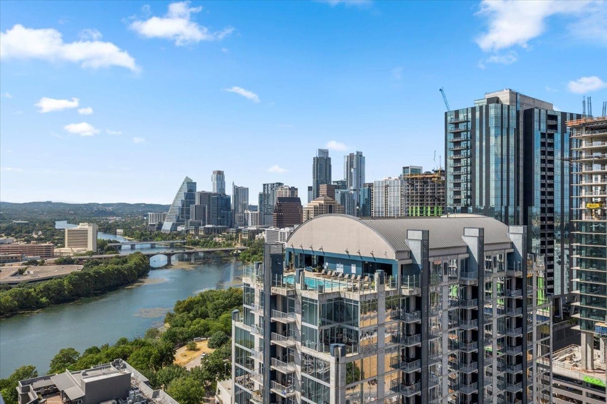 Rooftop Riverside Condo